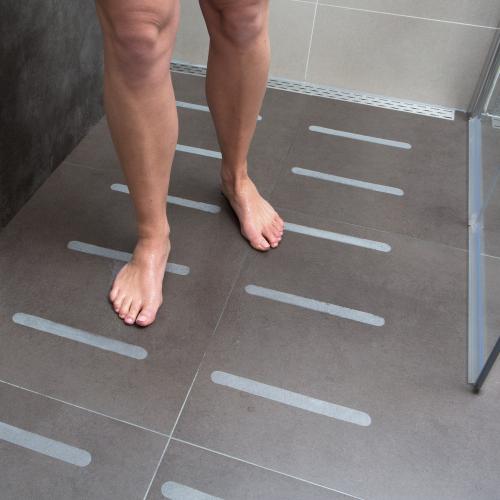 Anti-slip sticker badkamer langwerpig transparant (12st.) 245x25x1mm product photo https://media.isero.nl/Isero-IseroNL-Site/images/L/012443340_1.jpg L