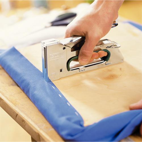 Tacker 14 . product photo https://media.isero.nl/Isero-IseroNL-Site/images/L/017219340_4.jpg L