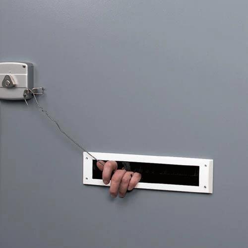 Brievenbusbeveiliging staal RAL9006 zilvergrijs 345x95x65mm product photo https://media.isero.nl/Isero-IseroNL-Site/images/L/12438420_2.jpg L