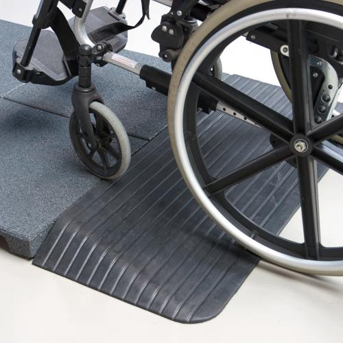 Drempelhulp schuin zwart 51mm 1080x420mm product photo https://media.isero.nl/Isero-IseroNL-Site/images/L/2346549_3.jpg L