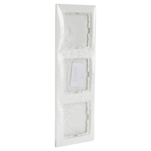 Hager Berker afdekraam inbouw 3 voudig polarwit glanzend serie S1 Ral 9010 in duurzame verpakking product photo https://media.isero.nl/Isero-IseroNL-Site/images/L/2561156_1.jpg L