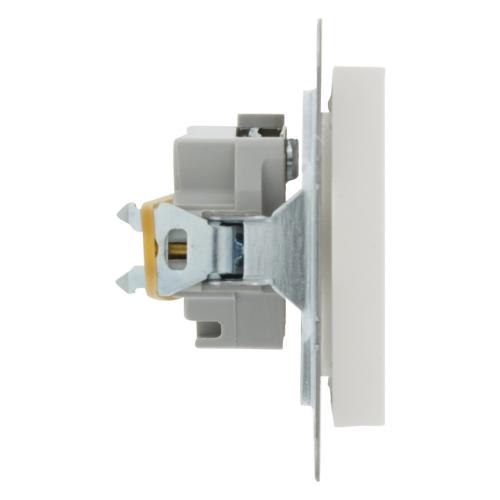 Gira wandcontactdoos inbouw 1 voudig zonder ra polar wit serie SY55 Ral 9010 in duurzaam doosje product photo https://media.isero.nl/Isero-IseroNL-Site/images/L/2730900_1.jpg L